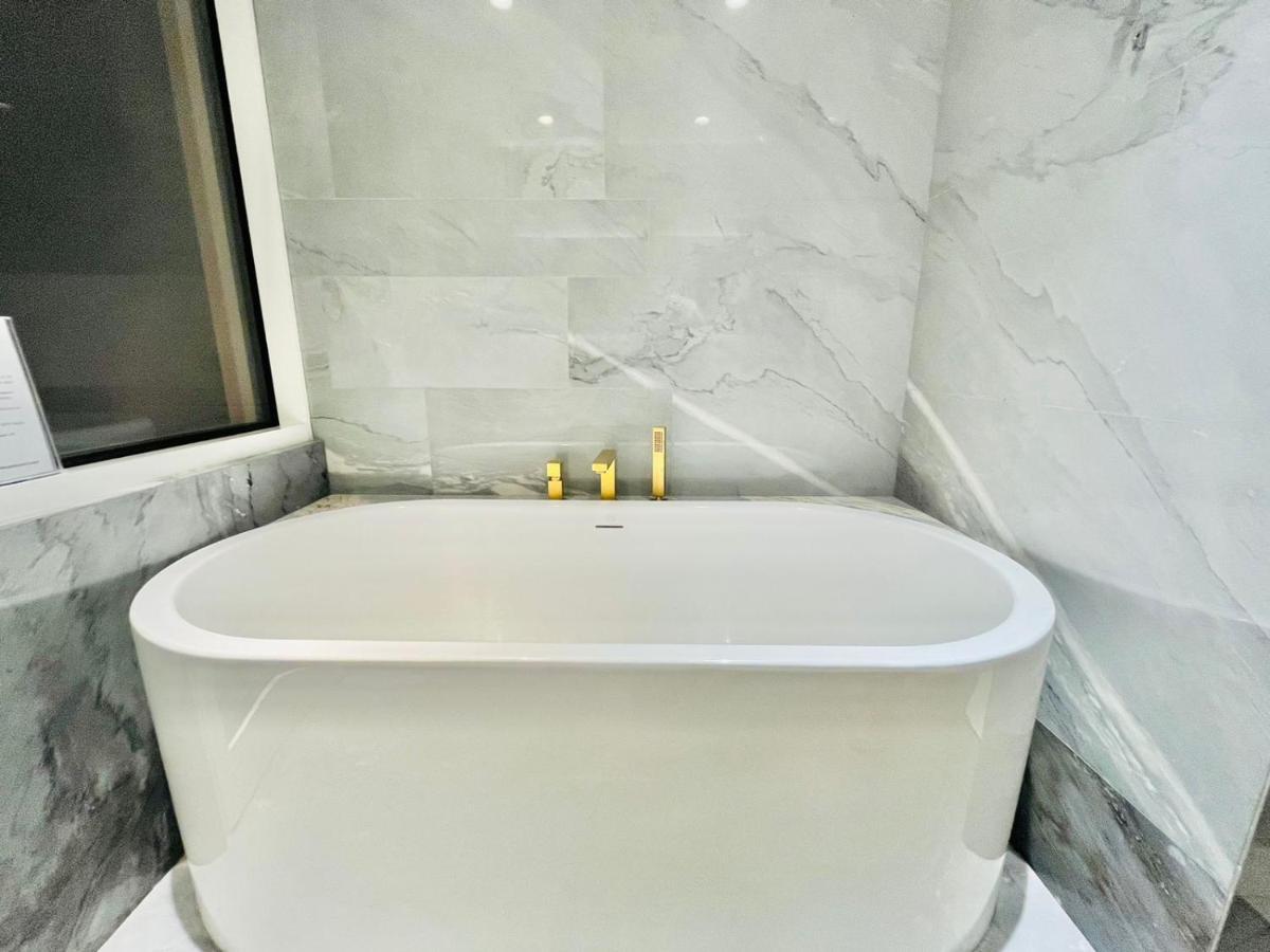 Five Palm Jumeirah - 2 Bedrooms & Maid Room In A Splendid Resort - Modernlux Dubaj Kültér fotó